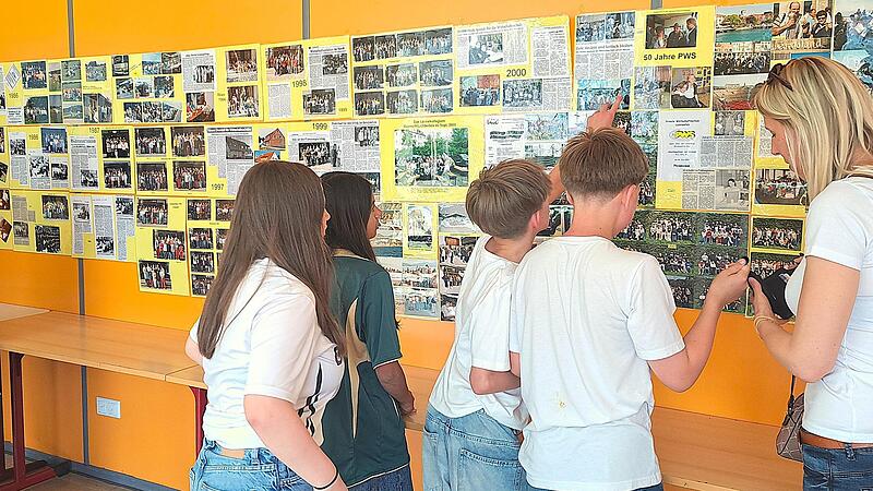 Die Bildergalerie zeigt einen Ausschnitt 75 Jahren Schulgeschichte.