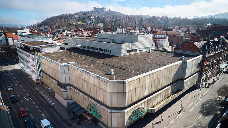 Die Stadt Coburg hat die ehemalige Kaufhof-Immobilie gekauft. Der Klotz an der Ecke Mohrenstra&szlig;e/Hindenburgstra&szlig;e verf&uuml;gt &uuml;ber gut 10.000 Quadratmeter Nutzfl&auml;che.