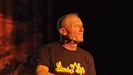 Michl Müller in Aktion: Von Limbo of Life… Michl Müller in Aktion: Von Limbo of Life…