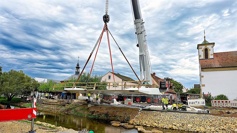 Einhub Br&uuml;cke in GundelsheimEndlich wieder eine Br&uuml;cke in Gundelsheim: viele Fotos
