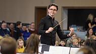 Der neue Orchesterleiter Lionel Heilmann in Aktion. Der neue Orchesterleiter Lionel Heilmann in Aktion.
