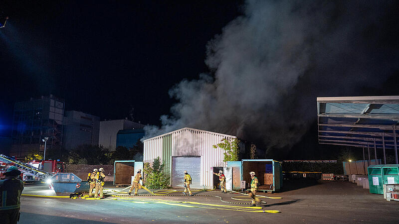 Bamberg: Brand in Wertstoffhof - Feuerwehr schildert Problematik Bamberg: Brand in Wertstoffhof - Feuerwehr schildert Problematik