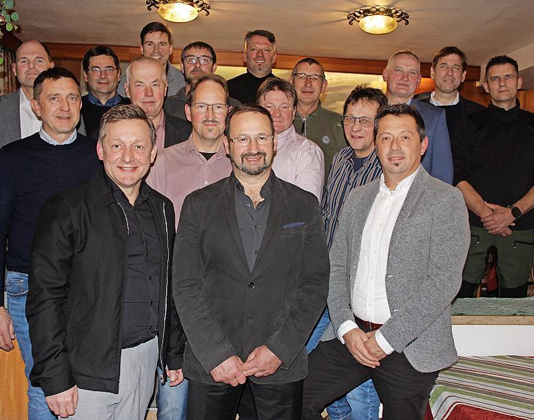 Die CSU-Gemeinderatskandidaten in Gößweinstein, vorn die drei Spitzenkandidaten (v. l.) Johannes Haas, Bürgermeisterkandidat Dietmar Winkler und Gemeinderat Frank Krasser.