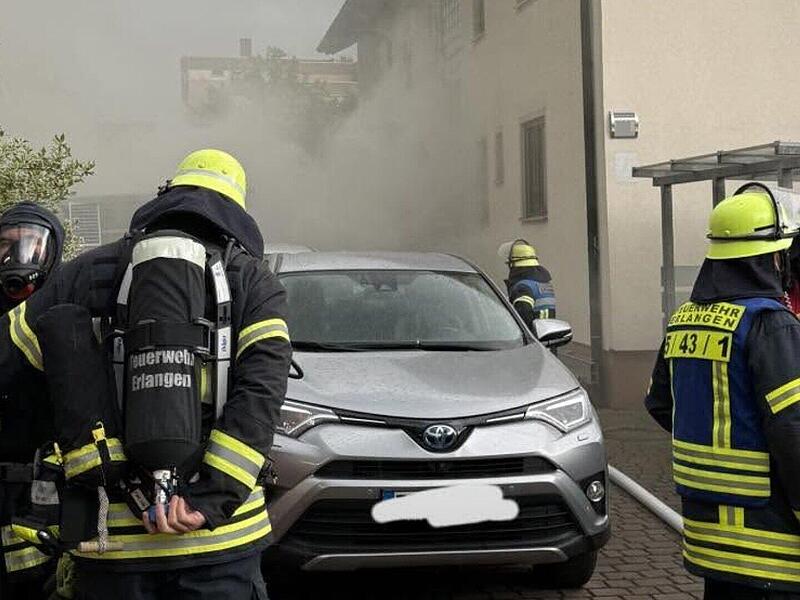 Massive Rauchentwicklung bei Wohnhausbrand in Erlangen