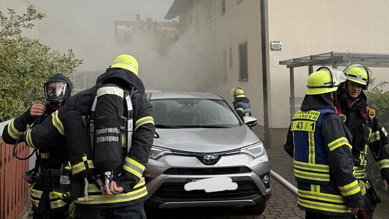 Massive Rauchentwicklung bei Wohnhausbrand in Erlangen Massive Rauchentwicklung bei Wohnhausbrand in Erlangen