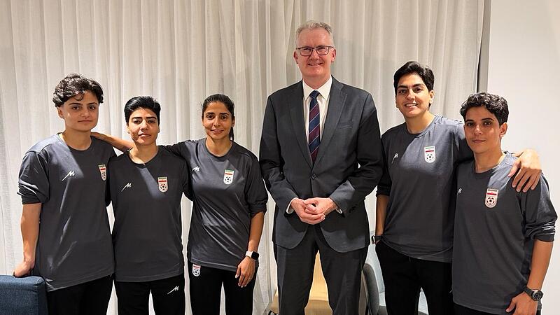 Iran-Krieg - Irans Fußballerinnen Iran-Krieg - Irans Fußballerinnen