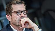 Eloquent, charmant, ruhig - so trat der ehemalige Bundesminister zu Guttenberg stets in der Öffentlichkeit auf.