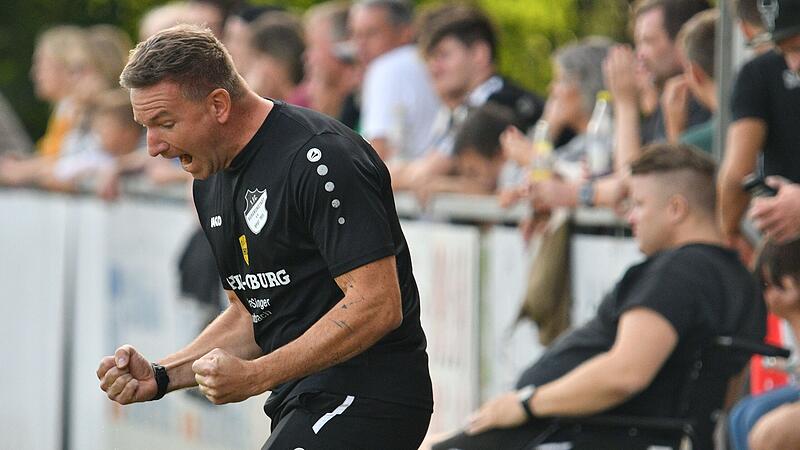 Der emotionalste Ausbruch der Saison: Burgkunstadts Trainer Andre Siemon nach dem 4:3-Erfolg gegen den Spitzenreiter SC Jura Arnstein.