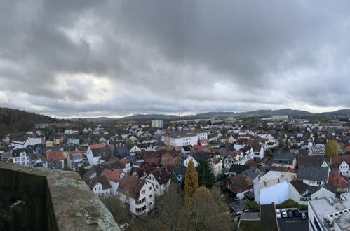 Ihrer Heimatstadt blieb das Ehepaar Höfler stets verbunden. Mit einer Zustiftung wollen sie die Hilfe für ihre Mitbürger unterstützen.