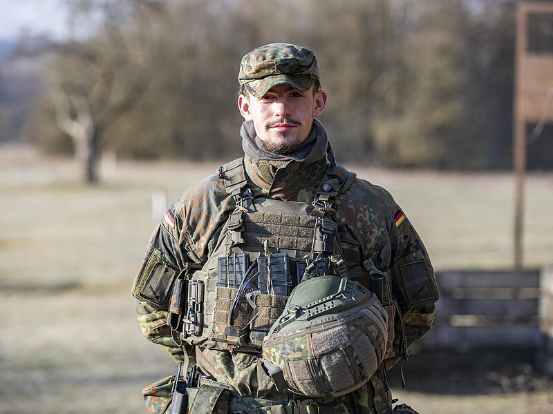 Für Anton bietet die Bundeswehr viel Abwechslung im Berufsalltag. Für Anton bietet die Bundeswehr viel Abwechslung im Berufsalltag.