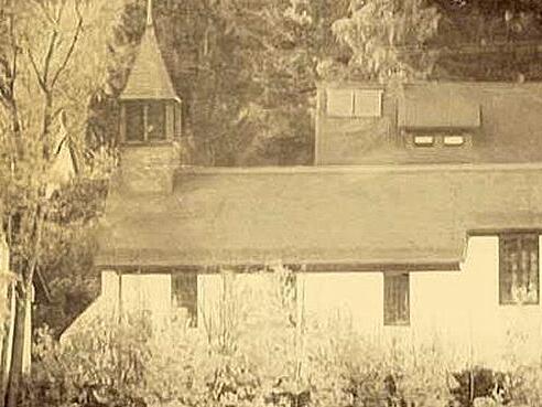 Die evangelische Kirche in Steinwiesen wurde nach dem Krieg als Notkirche erreichtet.