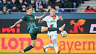 Marius Wolf (rechts) kam in der ersten Halbzeit gegen Werder Bremen, hier Marco Friedl, nicht wirklich zum Zug.