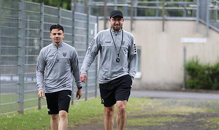 Alles aus Liebe? Jan Gernlein ist nach knapp vier Spielzeiten beim FC Eintracht Bamberg zur&uuml;ck in Schweinfurt. Eine Konstante im Trainerteam des FC 05 Schweinfurt bleibt Marcel K&uuml;hlinger (links).