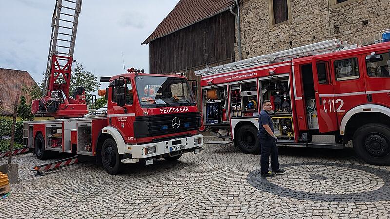 Feuerwehr-Erlebnisse beim Florianstag in Münnerstadt "Das Hubrettungsfahrzeug DLK" wurde mit dem der Berichterstatter in die Höhe gefahren. "Pilot" war Feuerwehrmann Alex Scheiermann.
