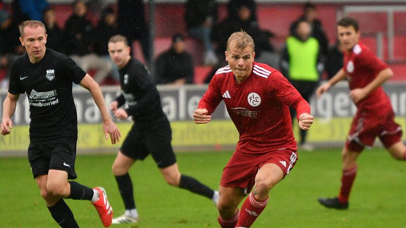 Leon Holzheid stellte in Rimpar auf 2:0 f&uuml;r den FC Lichtenfels.