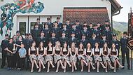 Die aktuelle Jubelwehr der FFW Weigelshofen mit Ehrendamen freut sich auf viele Besucher an den drei Festtagen.