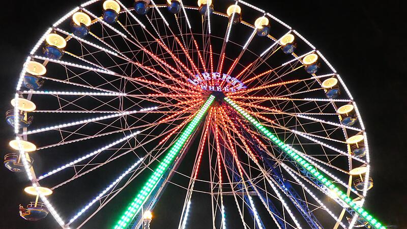 Das Vogelschie&szlig;en in Coburg lockt unter anderem wieder mit einem Riesenrad.