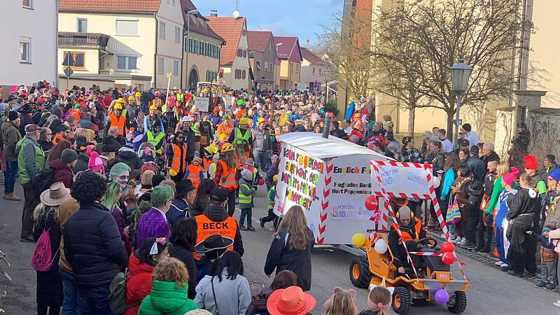 Beste Stimmung herrschte beim Faschingszug in Poppenlauer.