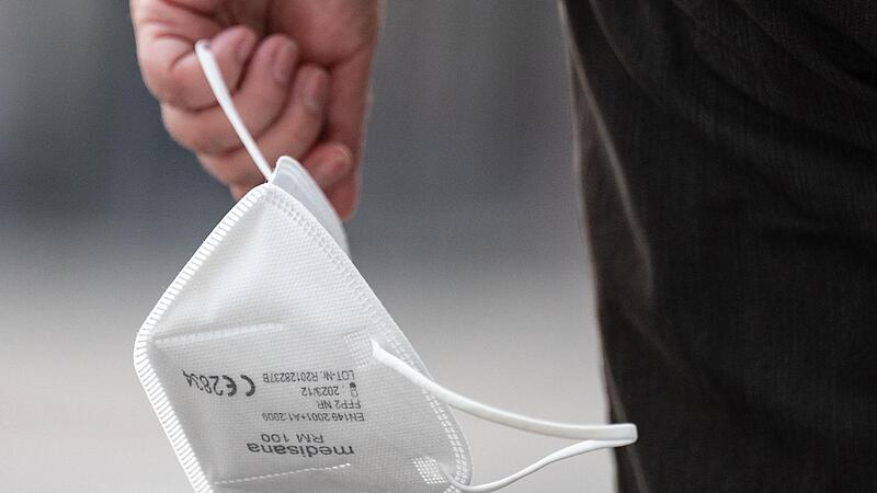 Die FFP2-Maske verschwindet nach und nach aus dem Alltag vieler Menschen. Die FFP2-Maske verschwindet nach und nach aus dem Alltag vieler Menschen.