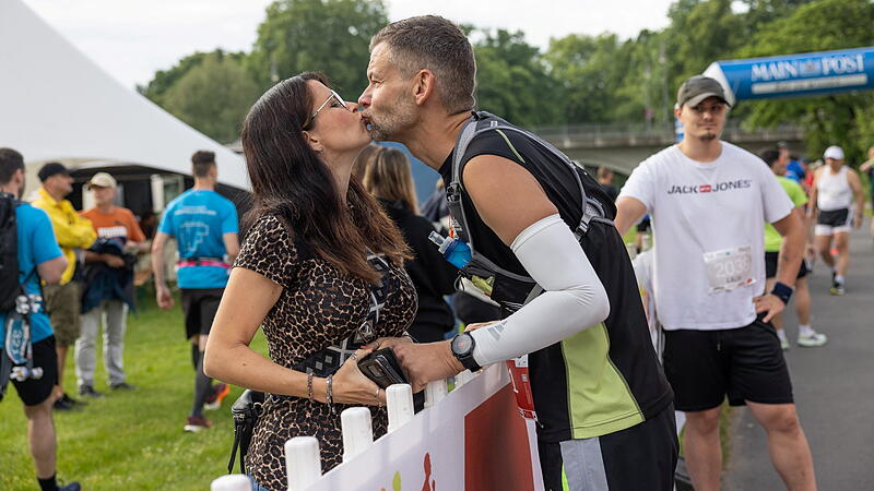 Zahlreiche Sportler und Sportlerinnen nehmen am Sonntag (30.05.26) beim Run-and-Fun-Lauf in Bad Kissingen teil.