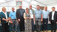 Das Redaktionsteam ist stolz auf das 144 Seiten starke Buch, das zum Jubil&auml;um des Skapulierfestes herausgegeben wurde.Neubauer