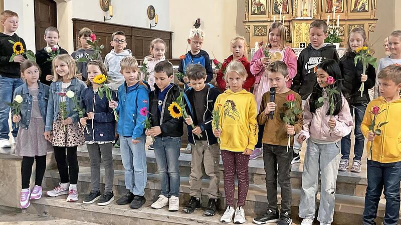 Gemeinsam wurde bei dem Schulschlussgottesdienst auch Abschied von Schulhaus genommen.