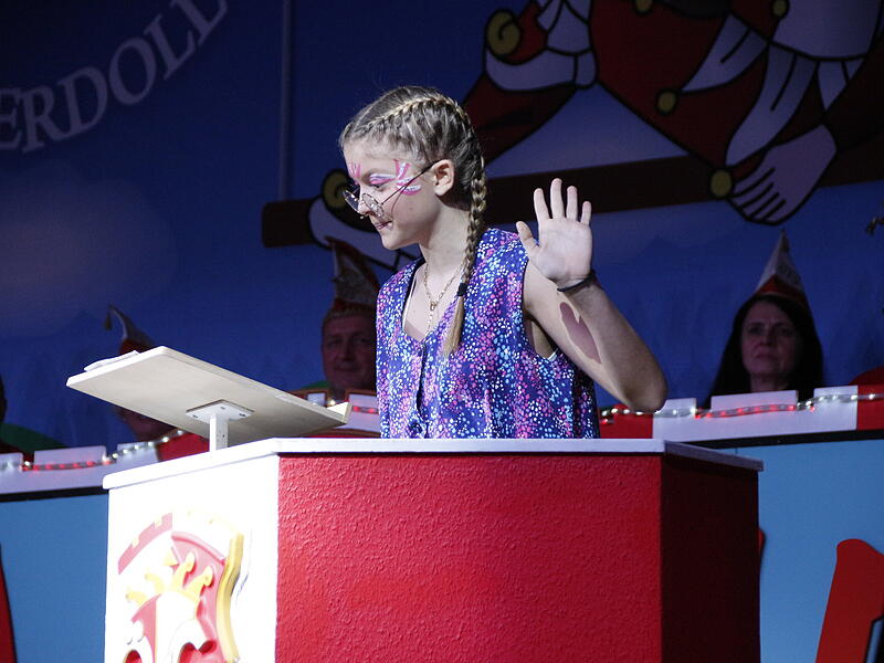 Mathilda H&uuml;ttl performte als Post-Thildi in der B&uuml;tt.