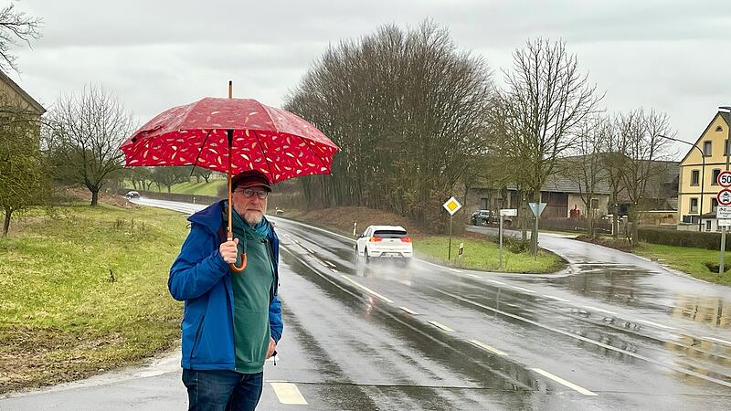 Anwohner Peter Gack an der Unfallstelle in Debring