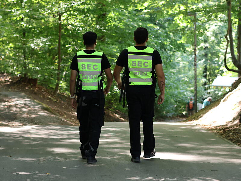 Annafest Forchheim: Sicherheitskräfte im KellerwaldForchheim & Fränkische Schweiz Ab sofort gilt im Kellerwald ein Rauch- und Dampfverbot. Verstöße können teuer werden.