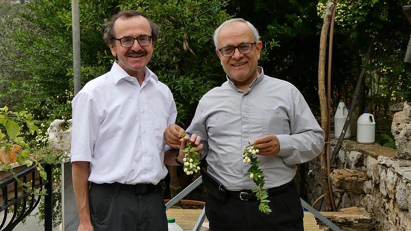 Pfarrer Walter Ries (l.) und sein libanesischer Freund Abdo Raad bitten um Unterst&uuml;tzung.