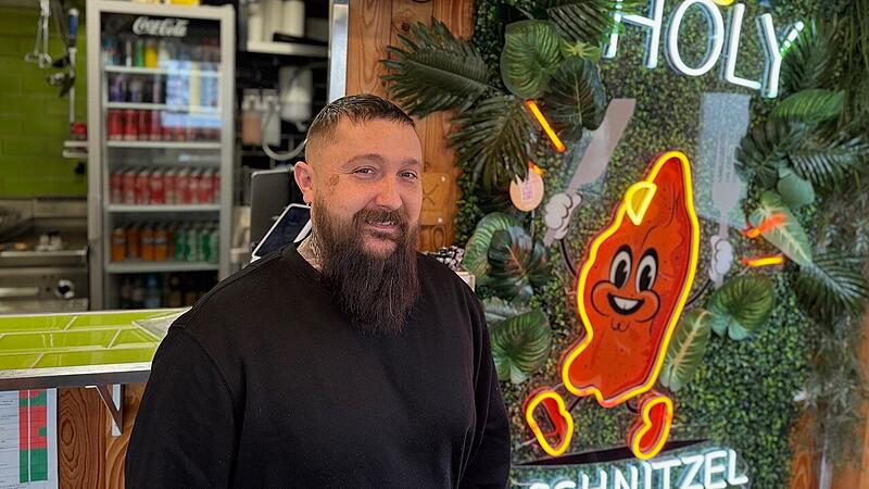 Christian &Uuml;belacker: Er und seine Fahrer sind in Herzogenaurach wie die Blues Brothers im Auftrag des Herrn unterwegs.