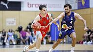 Der Crailsheimer Aufbauspieler Elias Baggette (r.) verteidigt im Testspiel gegen die Bamberg Baskets Anfang September gegen Adrian Petkovic. Der Spieler des BBC Coburg zählte während der  Saisonvorbereitung zum Team der  Baskets. Das Vorbereitungs...