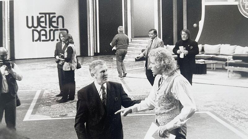 1992 in Hof: Gottschalk unterhielt sich vor der Sendung mit dem damaligen Kulmbacher Oberbürgermeister Dr. Erich Stammberger. 1992 in Hof: Gottschalk unterhielt sich vor der Sendung mit dem damaligen Kulmbacher Oberbürgermeister Dr. Erich Stammberger.