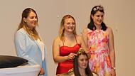 Antonia Kraiß (ehemalige Nordheimer Weinprinzessin), Linda Keller, die der neuen Ramsthaler Weinprinzessin Julia Vierheilig die Krone aufsetzt sowie die Hammelburger Weinprinzessin Ramona Schum (von links). Antonia Kraiß (ehemalige Nordheimer Weinprinzessin), Linda Keller, die der neuen Ramsthaler Weinprinzessin Julia Vierheilig die Krone aufsetzt sowie die Hammelburger Weinprinzessin Ramona Schum (von links).