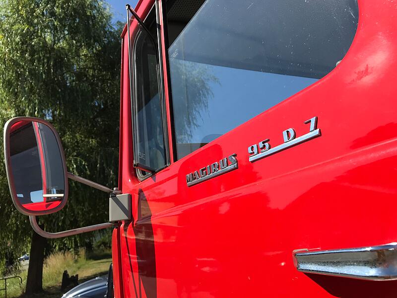 1000 Jahre Ailsbach: Die Oldtimer gl&auml;nzten und tuckerten um die Wette