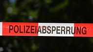 Absperrband an einem Tatort (Symbolbild).