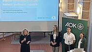 Franka Struve-Waasner mit Laura Stahl, Jonas Schubert und Daniela Böhner (v. l.), stellvertretende Direktorin AOK Bayern, Direktion Bamberg.