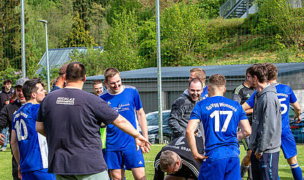 Die SpVgg Wonsees feiert die Meisterschaft in der A-Klasse 6 Kulmbach