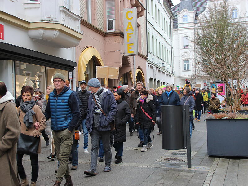 Demokratie Demo "Nie wieder ist jetzt in Bad KissingenDemokratie Demo "Nie wieder ist Jetzt" in Bad Kissingen
