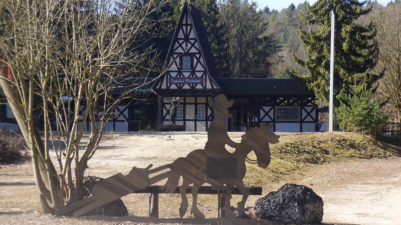 Noch ist der Eingangsbereich des &bdquo;Fr&auml;nkischen Wunderlands&ldquo; ein trauriger Anblick.Forchheim & Fr&auml;nkische Schweiz