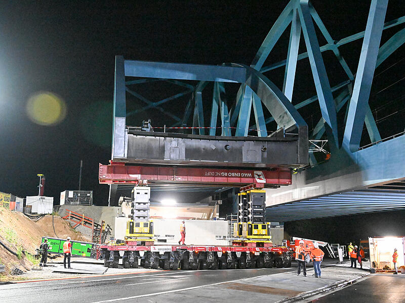 Forchheim A73 Br&uuml;ckenverschiebungEinschub Eisenbahnbr&uuml;cke bei Forchheim