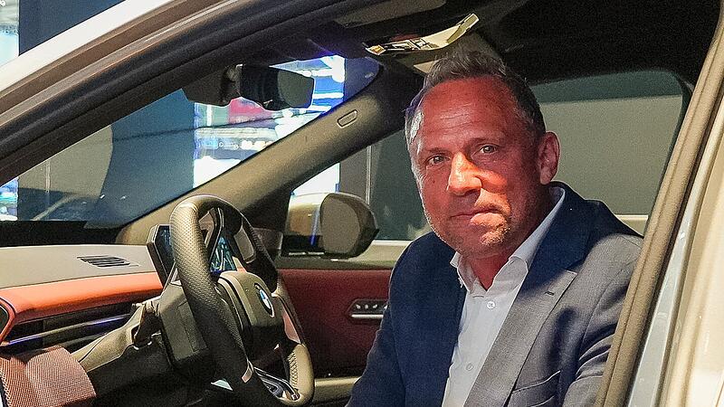 Bayerns Umweltminister Thorsten Glauber (Freie Wähler) besucht die Internationale Automobilausstellung IAA in München. Im Gespräch mit fraenkischertag.de spricht über seine Vision einer nachhaltigen Automobilwirtschaft.