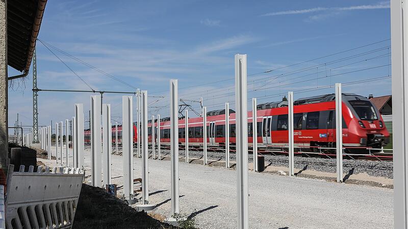 Seit 2019 baut die Bahn zwischen Forchheim und Eggolsheim. Zwar geht das Projekt voran, aber ein Ende ist längst nicht in Sicht. Eine Bestandsaufnahme.Forchheim & Fränkische Schweiz Seit 2019 baut die Bahn zwischen Forchheim und Eggolsheim. Zwar geht das Projekt voran, aber ein Ende ist längst nicht in Sicht. Eine Bestandsaufnahme.Forchheim & Fränkische Schweiz