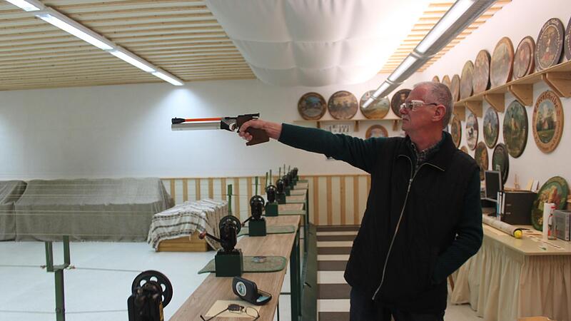 Willy Nothdurft ist 25 Jahre im Sch&uuml;tzenverein. &bdquo;Mit der Versch&auml;rfung setzt man uns mit Terroristen gleich&ldquo;, sagt er.