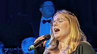 Mit dem Song „Let it rain“ berührte Katharina Hübner die Zuhörer beim Jubiläumskonzert des Musikvereins Kasendorf.