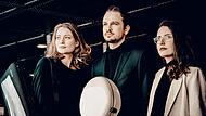 Das mehrfach prämierte Avin Trio gastiert am Samstag, 6. Dezember, um 17 Uhr im Schüttbau in Rügheim mit seinem Programm „Alte (Un)bekannte“