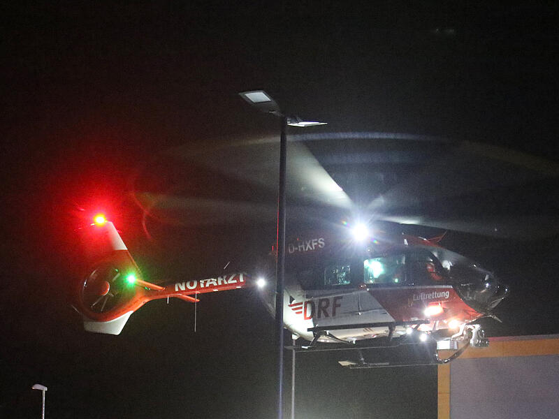 In der Nacht ist in Sonnefeld ein Brand ausgebrochen.  Viele Rettungskr&auml;fte r&uuml;ckten aus, auch ein Heli.