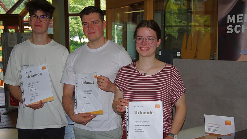 Tim Faust, Johannes Vorndran, Anika Flammersberger  mit ihren Urkunden