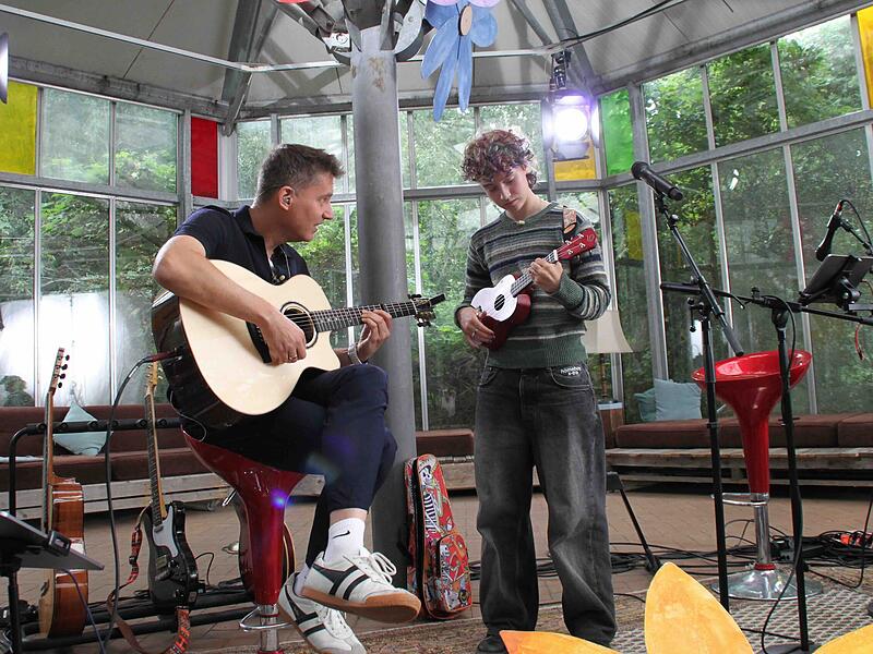 Lu im Songwriting-Camp mit der "Dein Song"- Band.