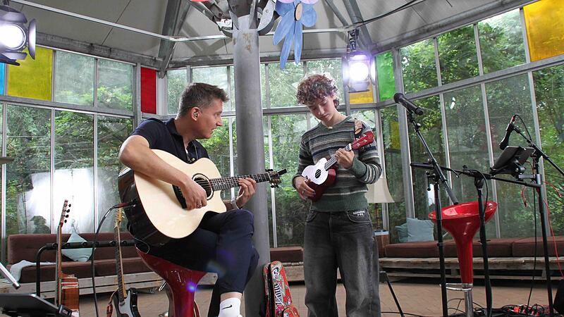 Lu im Songwriting-Camp mit der "Dein Song"- Band.